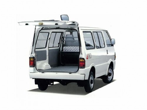 Характеристики грузового фургона Mazda Bongo 1.5 DX Full Wide Low (5 door) (02.1990 - 09.1996): фото, размеры, грузоподъемность, масса, скорость, двигатель, топливо, отзывы