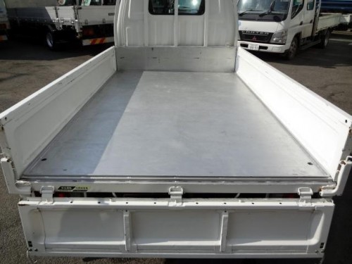 Характеристики бортового грузовика Mazda Bongo 1.8 DX double tire (08.2002 - 07.2007): фото, грузоподъемность, масса, скорость, двигатель, топливо, отзывы