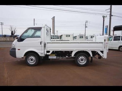Характеристики бортового грузовика Mazda Bongo 1.8 DX (08.2002 - 07.2007): фото, грузоподъемность, масса, скорость, двигатель, топливо, отзывы