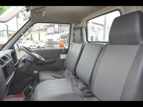 Характеристики бортового грузовика Mazda Bongo 1.8 DX (08.2002 - 07.2007): фото, грузоподъемность, масса, скорость, двигатель, топливо, отзывы