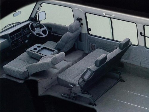 Характеристики цельнометаллического фургона Mazda Bongo Brawny 2.0 DX (05.1997 - 05.1999): фото, размеры, грузоподъемность, масса, скорость, двигатель, топливо, отзывы