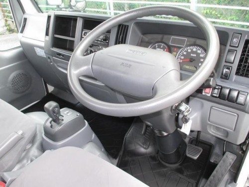 Характеристики грузового автомобиля Mazda Titan 3.0 Double Cab Wide Cabin Long Body Raised Floor 2.75t Standard (06.2011 - 10.2014): фото, грузоподъемность, масса, скорость, двигатель, топливо, отзывы