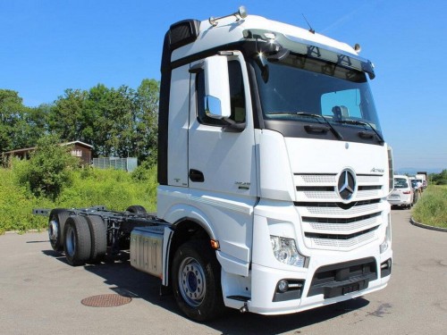 Характеристики тягача Mercedes-Benz Actros 6x2 7.7 Powershift-12 6x2 Actros 2530 L Air 4000 (07.2011 - н.в.): фото, размеры, грузоподъемность, масса, скорость, двигатель, топливо, отзывы