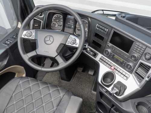 Характеристики седельного тягача Mercedes-Benz Actros 4x2 7.7 Powershift-8 4x2 Actros 1824 LSnRL Air 3700 (07.2011 - н.в.): фото, размеры, грузоподъемность, масса, скорость, двигатель, топливо, отзывы
