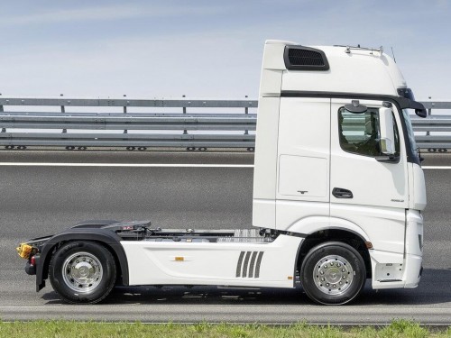 Характеристики седельного тягача Mercedes-Benz Actros 4x2 7.7 Powershift-8 4x2 Actros 1827 LS Air 3550 (07.2011 - н.в.): фото, размеры, грузоподъемность, масса, скорость, двигатель, топливо, отзывы