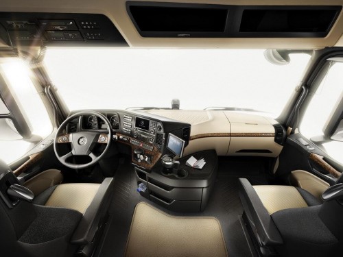 Характеристики седельного тягача Mercedes-Benz Actros 4x2 7.7 Powershift-8 4x2 Actros 1827 LS Air 3550 (07.2011 - н.в.): фото, размеры, грузоподъемность, масса, скорость, двигатель, топливо, отзывы