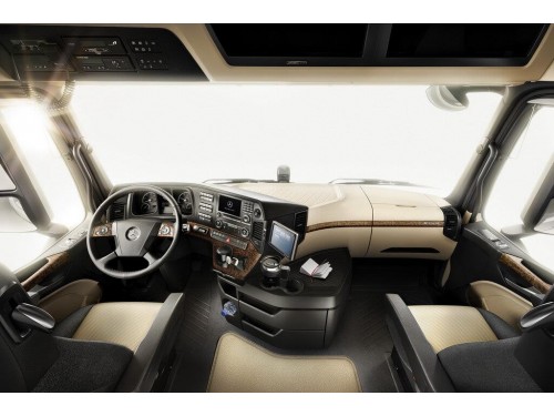 Характеристики седельного тягача Mercedes-Benz Actros 6x4 10.7 Powershift-12 6x4 Actros 2640 LS Air 3250 (07.2011 - н.в.): фото, размеры, грузоподъемность, масса, скорость, двигатель, топливо, отзывы