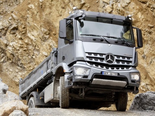 Характеристики бортового грузовика Mercedes-Benz Arocs 4x2 7.7 MT 4x2 Arocs 1833 LK Air 5400 (01.2013 - н.в.): фото, грузоподъемность, масса, скорость, двигатель, топливо, отзывы