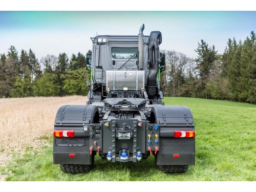 Характеристики седельного тягача Mercedes-Benz Arocs 4x4 10.7 PowerShift-16 4x4 Arocs 2033 AS Leaf 3900 (01.2013 - н.в.): фото, размеры, грузоподъемность, масса, скорость, двигатель, топливо, отзывы