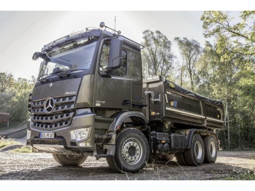 Характеристики бортового грузовика Mercedes-Benz Arocs 6x4 10.7 MT 6x4 Arocs 2633 LK Air 3300 (01.2013 - н.в.): фото, грузоподъемность, масса, скорость, двигатель, топливо, отзывы