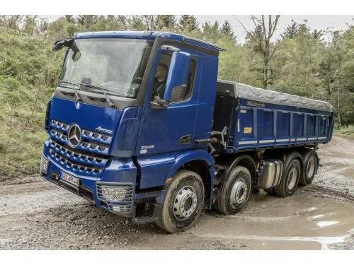 Характеристики бортового грузовика Mercedes-Benz Arocs 8x4 10.7 MT 8x4/4 Arocs 4136 K Leaf 4550 (01.2013 - н.в.): фото, грузоподъемность, масса, скорость, двигатель, топливо, отзывы