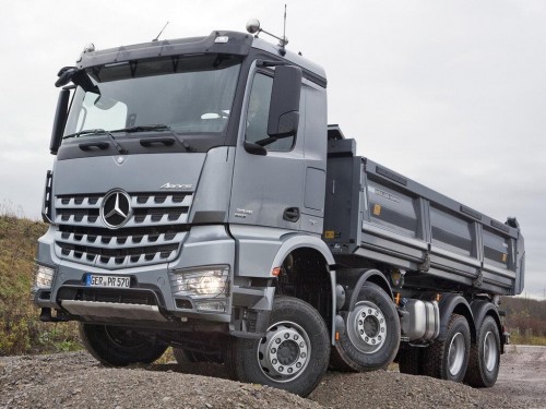 Характеристики бортового грузовика Mercedes-Benz Arocs 8x4 10.7 MT 8x4/4 Arocs 4136 K Leaf 5450 (01.2013 - н.в.): фото, грузоподъемность, масса, скорость, двигатель, топливо, отзывы