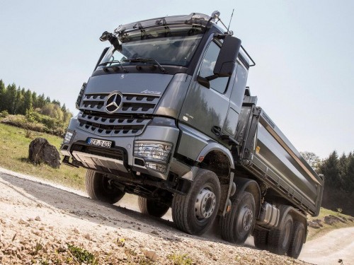 Характеристики бортового грузовика Mercedes-Benz Arocs 8x8 10.7 MT 8x8/4 Arocs 4133 AK Leaf 4850 (01.2013 - н.в.): фото, грузоподъемность, масса, скорость, двигатель, топливо, отзывы