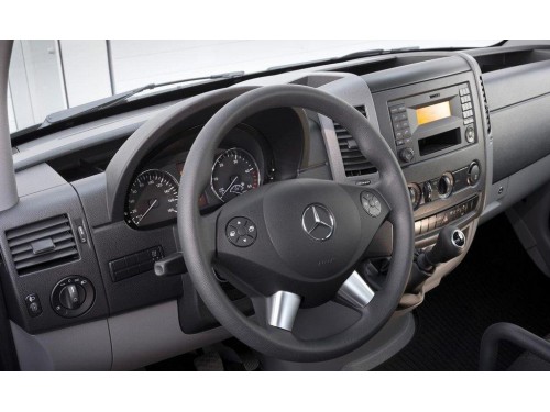 Характеристики грузового автомобиля Mercedes-Benz Sprinter 210 CDI RWD AT L1 3т. (03.2013 - 01.2018): фото, грузоподъемность, масса, скорость, двигатель, топливо, отзывы