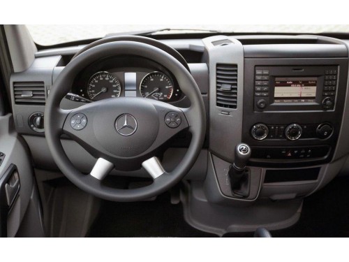 Характеристики грузового автомобиля Mercedes-Benz Sprinter 210 BlueTEC RWD MT L2 3т. (03.2013 - 01.2018): фото, грузоподъемность, масса, скорость, двигатель, топливо, отзывы