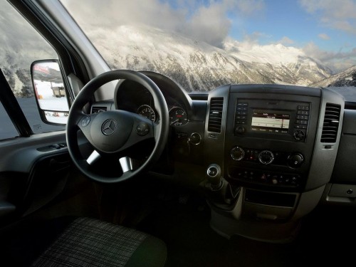 Характеристики грузового фургона Mercedes-Benz Sprinter 210 BlueTEC RWD AT L1H2 3т. (03.2013 - 01.2018): фото, размеры, грузоподъемность, масса, скорость, двигатель, топливо, отзывы