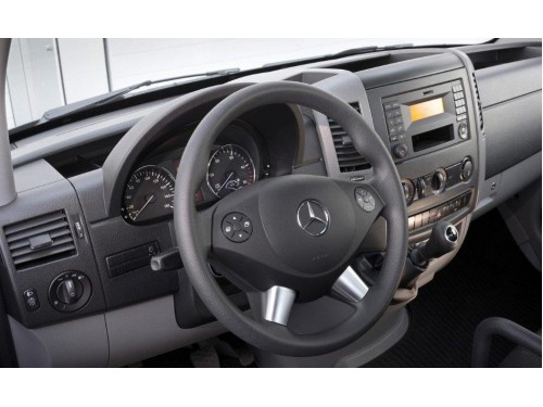 Характеристики грузового фургона Mercedes-Benz Sprinter 313 BlueTEC RWD AT L2H1 3.19т. (03.2013 - 01.2018): фото, размеры, грузоподъемность, масса, скорость, двигатель, топливо, отзывы