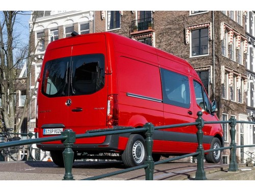 Характеристики грузового фургона Mercedes-Benz Sprinter 211 CDI FWD AT L2H2 3т. (02.2018 - н.в.): фото, размеры, грузоподъемность, масса, скорость, двигатель, топливо, отзывы