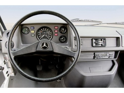 Характеристики грузового фургона Mercedes-Benz T1 207 D AT L1H1 2.55т. (08.1977 - 10.1985): фото, размеры, грузоподъемность, масса, скорость, двигатель, топливо, отзывы