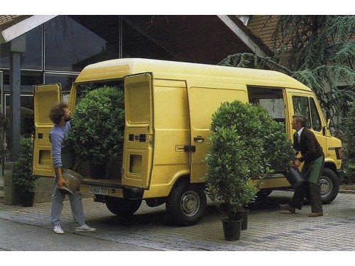 Характеристики грузового фургона Mercedes-Benz T1 207 D AT L1H2 2.55т. (08.1977 - 10.1985): фото, размеры, грузоподъемность, масса, скорость, двигатель, топливо, отзывы