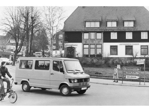 Характеристики автобуса Mercedes-Benz T1 207 D AT L1H2 (08.1977 - 10.1985): фото, места, схема, вместимость, скорость, двигатель, топливо, масса, отзывы