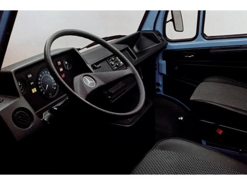 Характеристики автобуса Mercedes-Benz T1 210 MT L2H2 (06.1982 - 04.1989): фото, места, схема, вместимость, скорость, двигатель, топливо, масса, отзывы