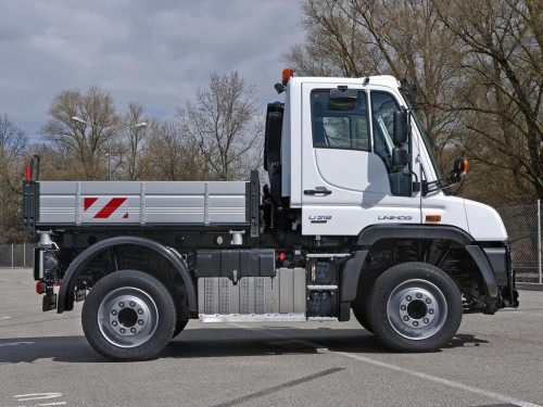 Характеристики бортового грузовика Mercedes-Benz Unimog 5.1 SAT U216 (05.2013 - н.в.): фото, грузоподъемность, масса, скорость, двигатель, топливо, отзывы