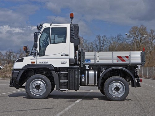 Характеристики бортового грузовика Mercedes-Benz Unimog 5.1 SAT U218 (05.2013 - н.в.): фото, грузоподъемность, масса, скорость, двигатель, топливо, отзывы