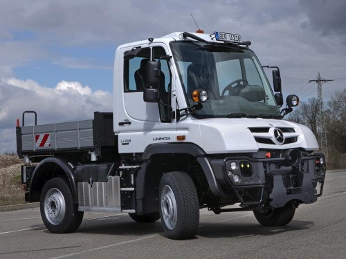 Характеристики бортового грузовика Mercedes-Benz Unimog 7.7 SAT U427 (05.2013 - н.в.): фото, грузоподъемность, масса, скорость, двигатель, топливо, отзывы