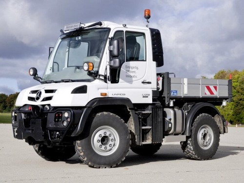 Характеристики бортового грузовика Mercedes-Benz Unimog 7.7 SAT U430 Long (05.2013 - н.в.): фото, грузоподъемность, масса, скорость, двигатель, топливо, отзывы