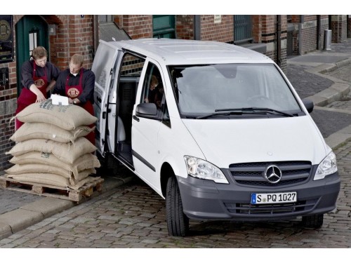 Характеристики грузового фургона Mercedes-Benz Vito 113 CDI AT L1H1 Mixto (03.2010 - 10.2014): фото, размеры, грузоподъемность, масса, скорость, двигатель, топливо, отзывы