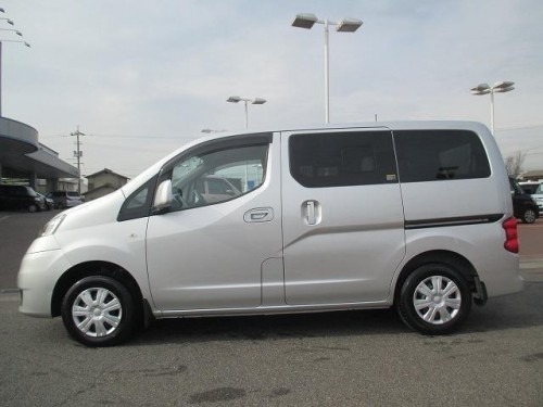 Характеристики минивэна Mitsubishi Delica Van 1.6 DX (10.2011 - 10.2014): фото, места, вместимость, скорость, двигатель, топливо, отзывы