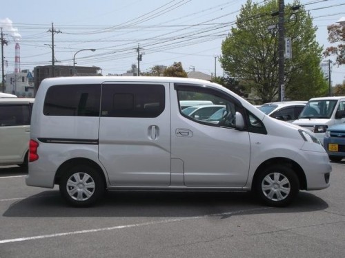 Характеристики минивэна Mitsubishi Delica Van 1.6 DX (10.2011 - 10.2014): фото, места, вместимость, скорость, двигатель, топливо, отзывы