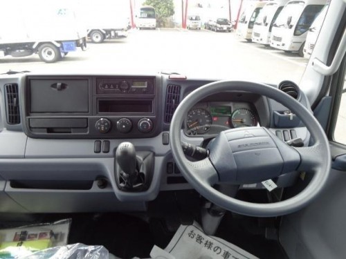 Характеристики грузового автомобиля Mitsubishi Fuso Canter 3.0 Double Cab Standard Cab Standard Roof Long Body Full Low Floor 1.5t Standard (03.2016 - 07.2018): фото, грузоподъемность, масса, скорость, двигатель, топливо, отзывы