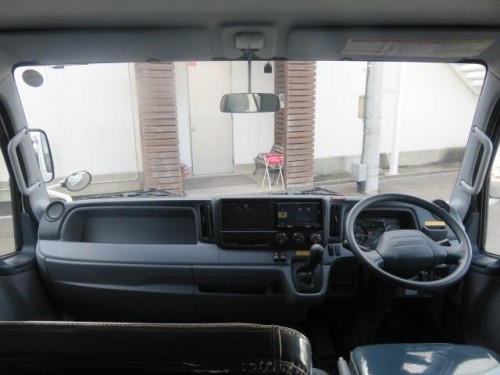 Характеристики грузового автомобиля Mitsubishi Fuso Canter 3.0 Double Cab Standard Cab Standard Roof Long Body Full Low Floor 2t Standard (03.2016 - 07.2018): фото, грузоподъемность, масса, скорость, двигатель, топливо, отзывы