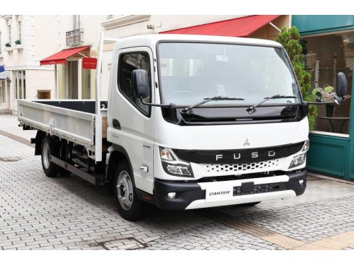 Характеристики бортового грузовика Mitsubishi Fuso Canter 3.0 Single Cab Standard Cab High Roof Long Body Full Low Floor 2t Standard (11.2020 - н.в.): фото, грузоподъемность, масса, скорость, двигатель, топливо, отзывы