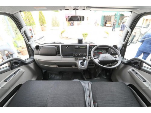 Характеристики бортового грузовика Mitsubishi Fuso Canter 3.0 Single Cab Standard Cab High Roof Long Body Full Low Floor 2t Standard (11.2020 - н.в.): фото, грузоподъемность, масса, скорость, двигатель, топливо, отзывы