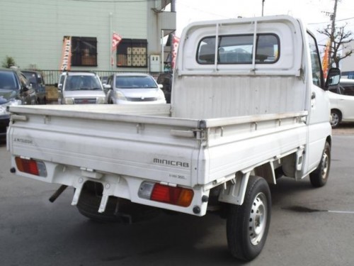 Характеристики грузового фургона Mitsubishi Minicab 660 easy floor dump (01.2002 - 07.2002): фото, размеры, грузоподъемность, масса, скорость, двигатель, топливо, отзывы