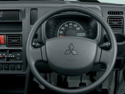 Характеристики грузового автомобиля Mitsubishi Minicab 660 M (08.2021 - 03.2022): фото, грузоподъемность, масса, скорость, двигатель, топливо, отзывы