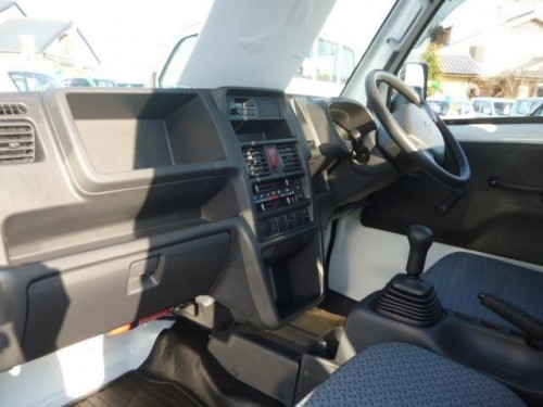 Характеристики грузового автомобиля Mitsubishi Minicab 660 M 4WD (04.2022 - н.в.): фото, грузоподъемность, масса, скорость, двигатель, топливо, отзывы