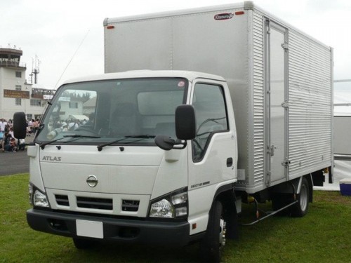 Характеристики грузового автомобиля Nissan Atlas 3.1 Single Cab Standard Cab Standard Body Full Super Low 1.45t DX (06.2004 - 12.2006): фото, грузоподъемность, масса, скорость, двигатель, топливо, отзывы