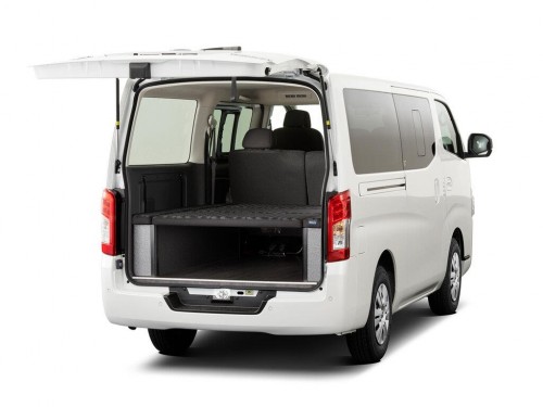 Характеристики цельнометаллического фургона Nissan Caravan 2.5 EX Super Long Body High Roof Low Floor (5 door 3 seat) 4WD (10.2021 - н.в.): фото, размеры, грузоподъемность, масса, скорость, двигатель, топливо, отзывы