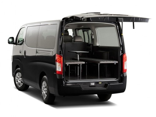 Характеристики цельнометаллического фургона Nissan Caravan 2.5 EX Super Long Body High Roof Low Floor (5 door 3 seat) 4WD (10.2021 - н.в.): фото, размеры, грузоподъемность, масса, скорость, двигатель, топливо, отзывы