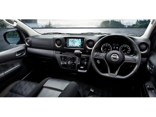 Характеристики цельнометаллического фургона Nissan Caravan 2.4DT Grand Premium GX Long Body Low Floor (04.2022 - н.в.): фото, размеры, грузоподъемность, масса, скорость, двигатель, топливо, отзывы