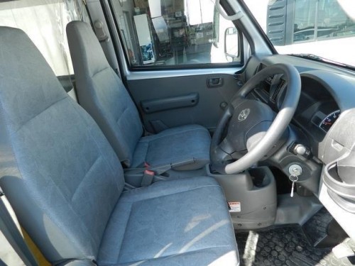 Характеристики цельнометаллического фургона Nissan Clipper 660 DX 4WD (12.2007 - 11.2008): фото, размеры, грузоподъемность, масса, скорость, двигатель, топливо, отзывы