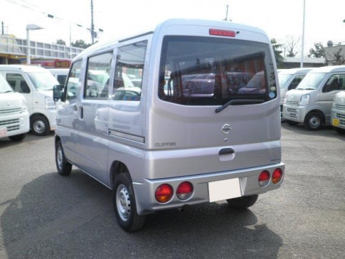 Характеристики цельнометаллического фургона Nissan Clipper 660 DX 4WD (12.2007 - 11.2008): фото, размеры, грузоподъемность, масса, скорость, двигатель, топливо, отзывы