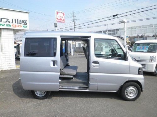 Характеристики цельнометаллического фургона Nissan Clipper 660 DX 4WD (12.2007 - 11.2008): фото, размеры, грузоподъемность, масса, скорость, двигатель, топливо, отзывы