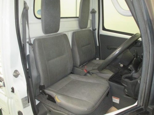 Характеристики цельнометаллического фургона Nissan Clipper 660 DX with air conditioner 4WD (12.2006 - 11.2007): фото, размеры, грузоподъемность, масса, скорость, двигатель, топливо, отзывы
