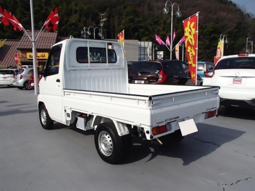 Характеристики бортового грузовика Nissan Clipper 660 DX farming spec 4WD (08.2010 - 01.2012): фото, грузоподъемность, масса, скорость, двигатель, топливо, отзывы