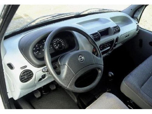 Характеристики грузового фургона Nissan Interstar 2.5 dCi MT Cargo Van L2H3 3.5t (02.2002 - 08.2003): фото, размеры, грузоподъемность, масса, скорость, двигатель, топливо, отзывы